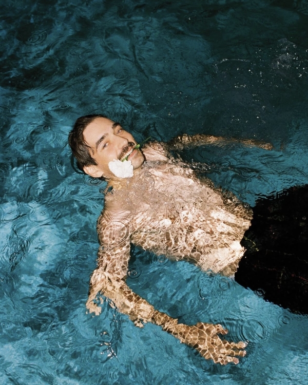 Как жениху позировать на свадьбе?