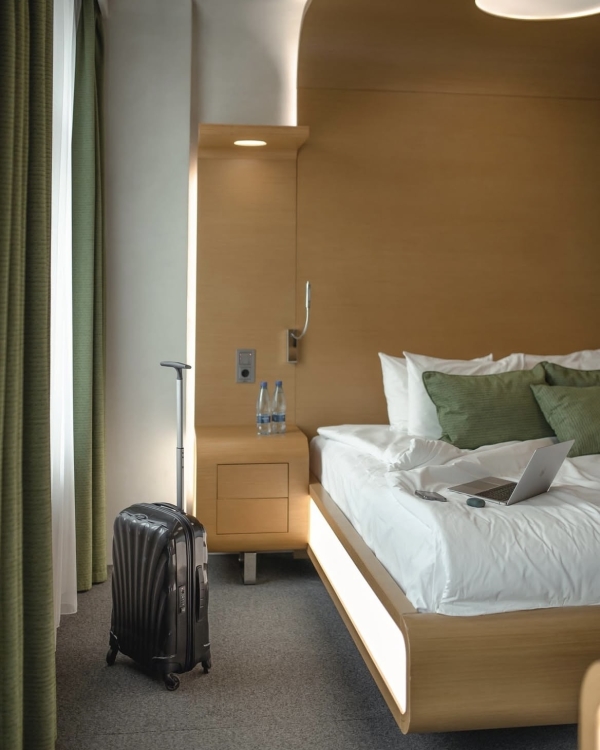 Miracle Sale в The Carlton, комедийный хоррор