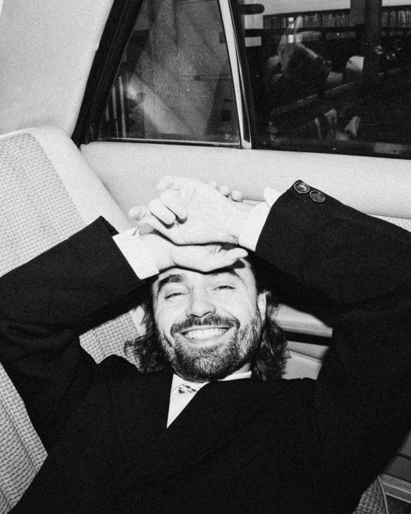 Ведущие Роман Медведев