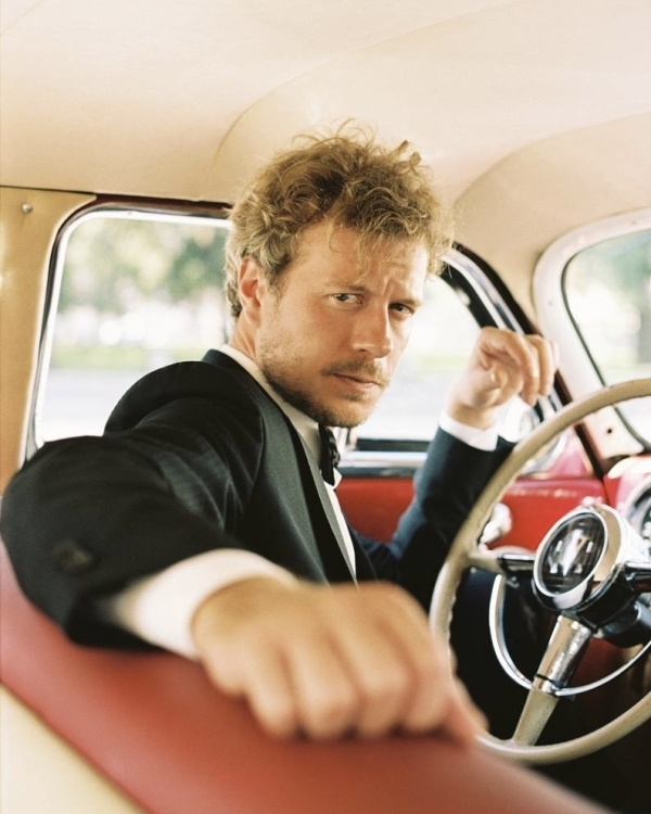 Как жениху позировать на свадьбе?