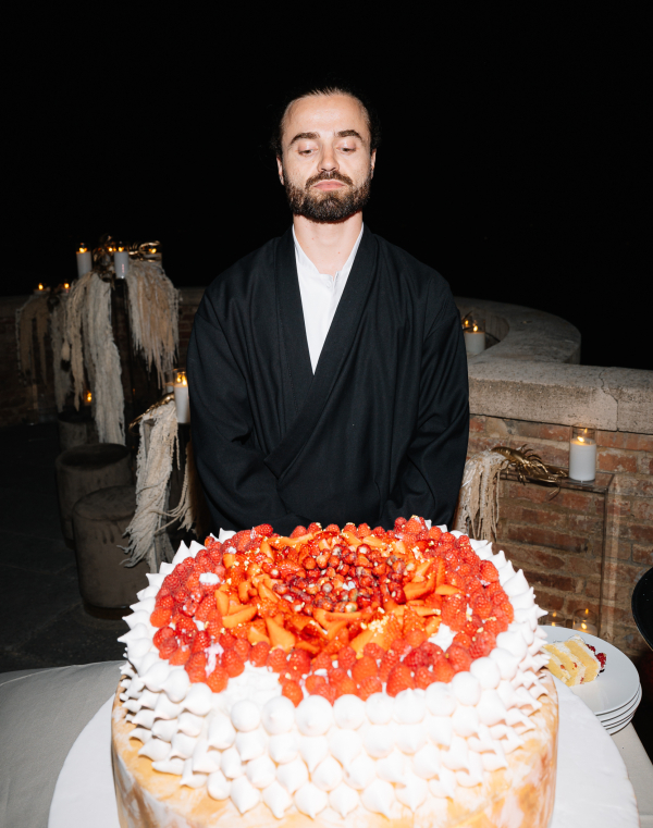 Ведущие Роман Медведев