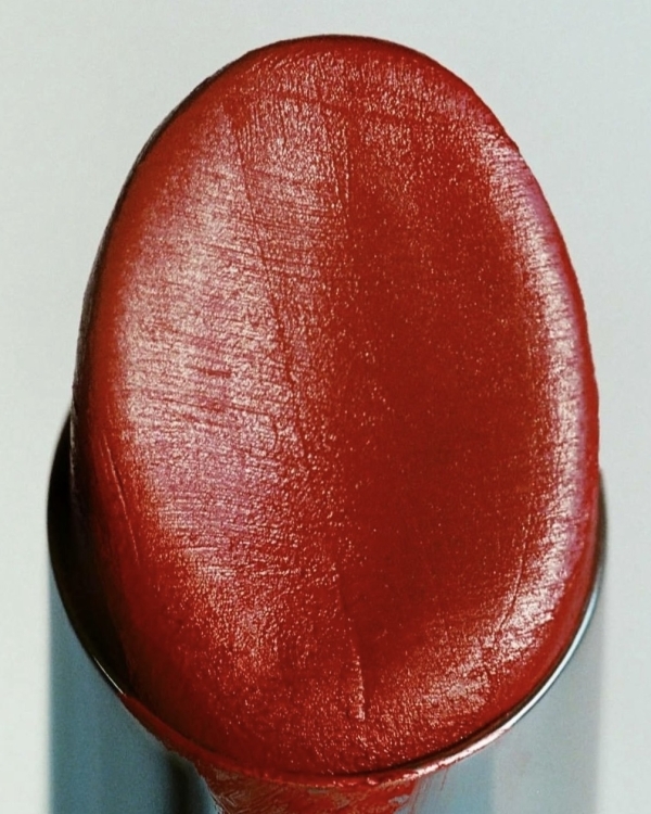 Как выбрать идеальную помаду невесте и не