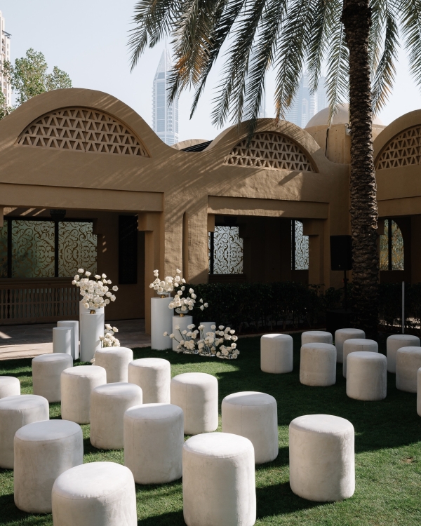 Как организовать билеты и проживание для гостей,