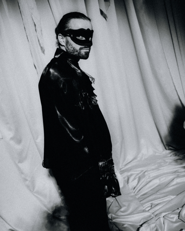 Ведущие Роман Медведев