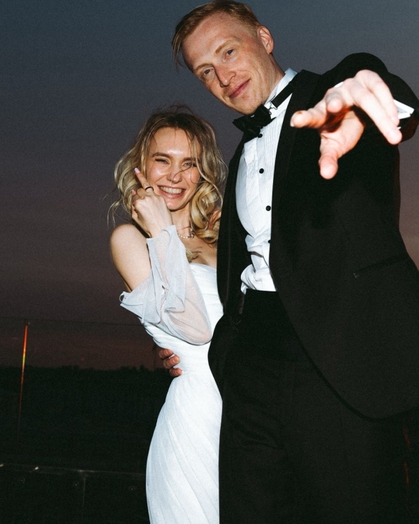 Как жениху позировать на свадьбе?