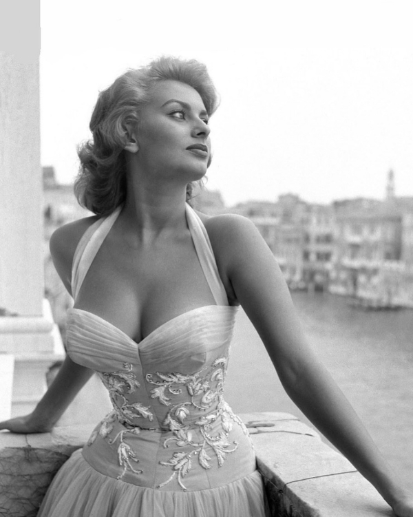 Новый старый тренд: возвращаем Bullet Bra в