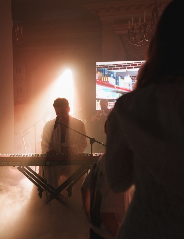 Интервью с женихом: об интеграции квеста в