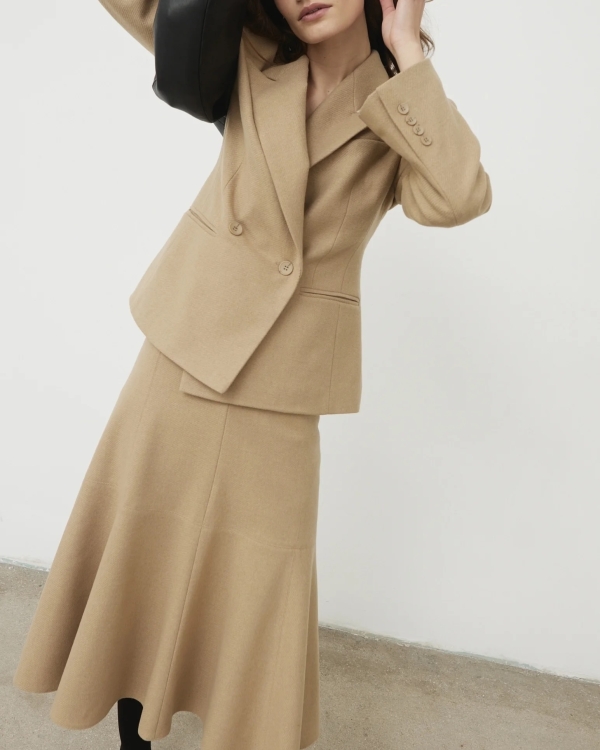 Жакет как беспроигрышная верхняя одежда для невест.