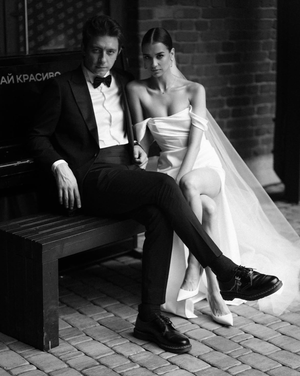 Как жениху позировать на свадьбе?