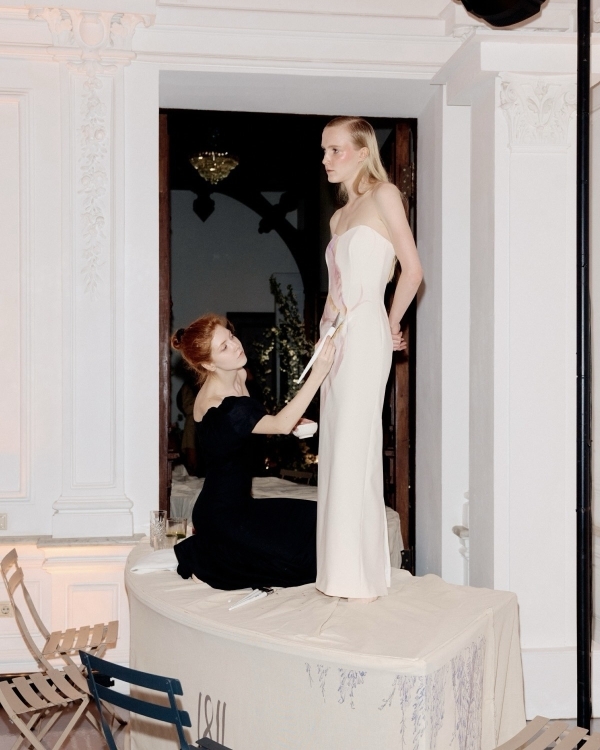 Ромашковый декор на ивенте ювелирного бренда Tous