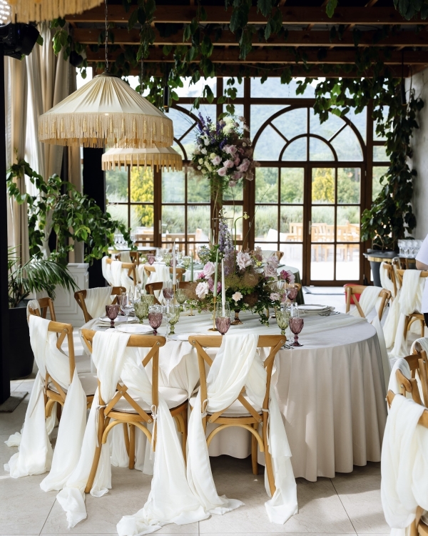 Как организовать билеты и проживание для гостей,