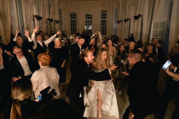 Ведущие Роман Медведев