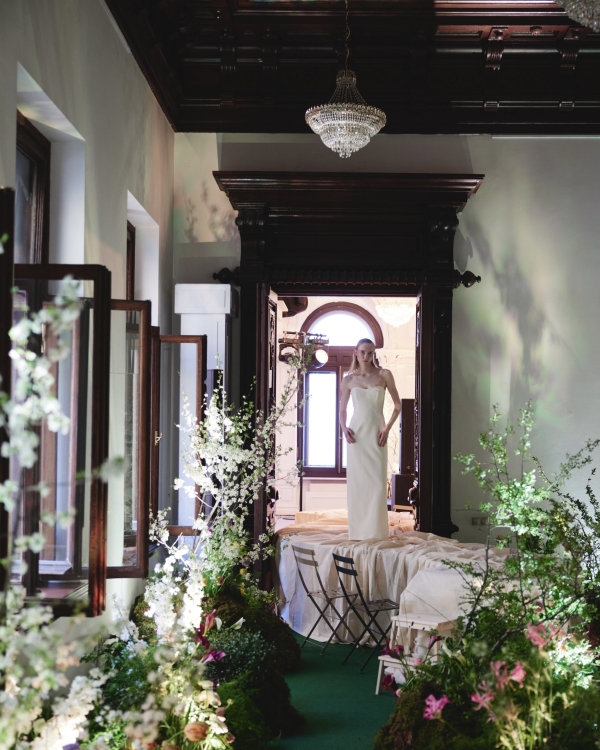 Ромашковый декор на ивенте ювелирного бренда Tous