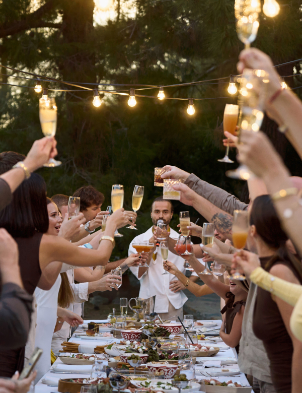 Ведущие Роман Медведев