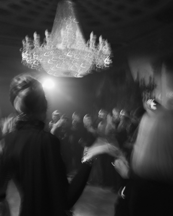 Ромашковый декор на ивенте ювелирного бренда Tous