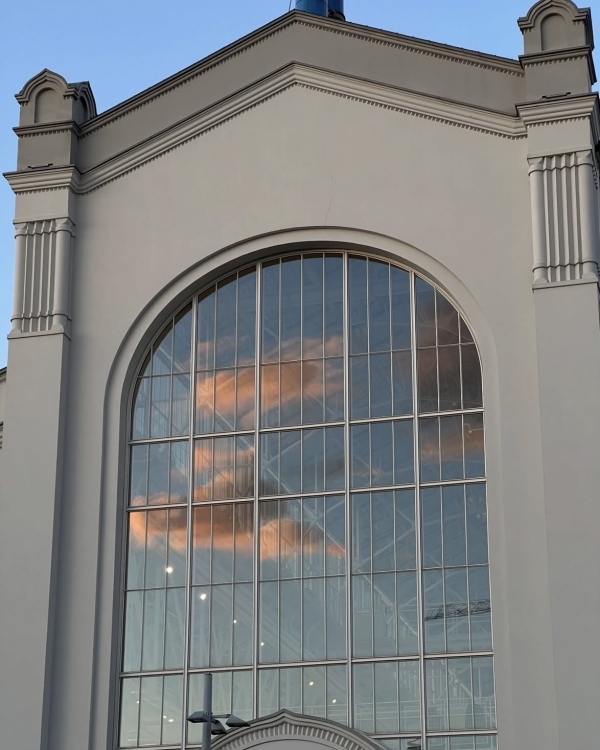 Miracle Sale в The Carlton, комедийный хоррор