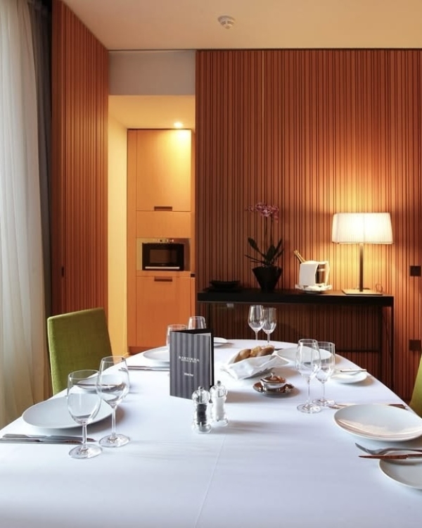 Люксы для камерных свадеб в отелях Москвы