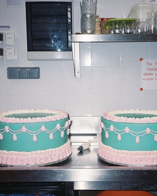 30+ идей декора свадебного торта–2026 в стиле