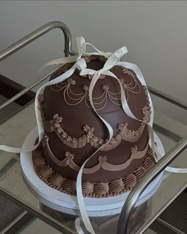 30+ идей декора свадебного торта–2026 в стиле