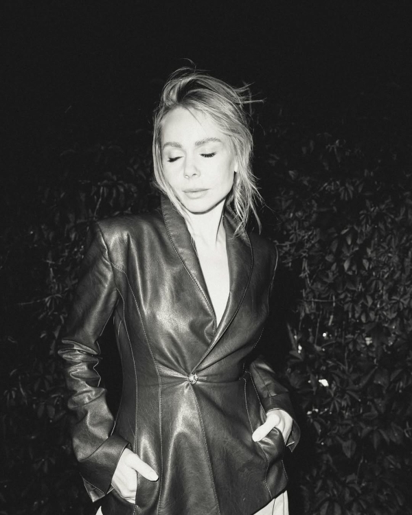 Как пригласить Анастасию Исаеву на свидание?