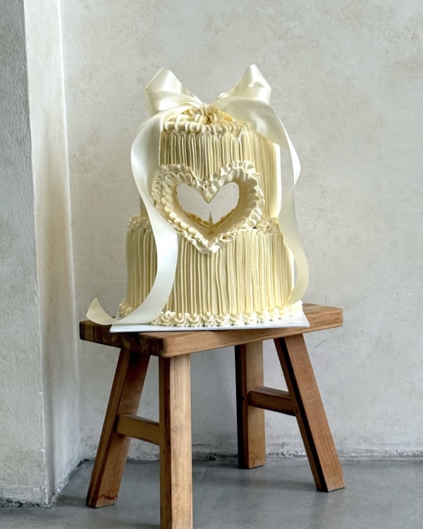 30+ идей декора свадебного торта–2026 в стиле