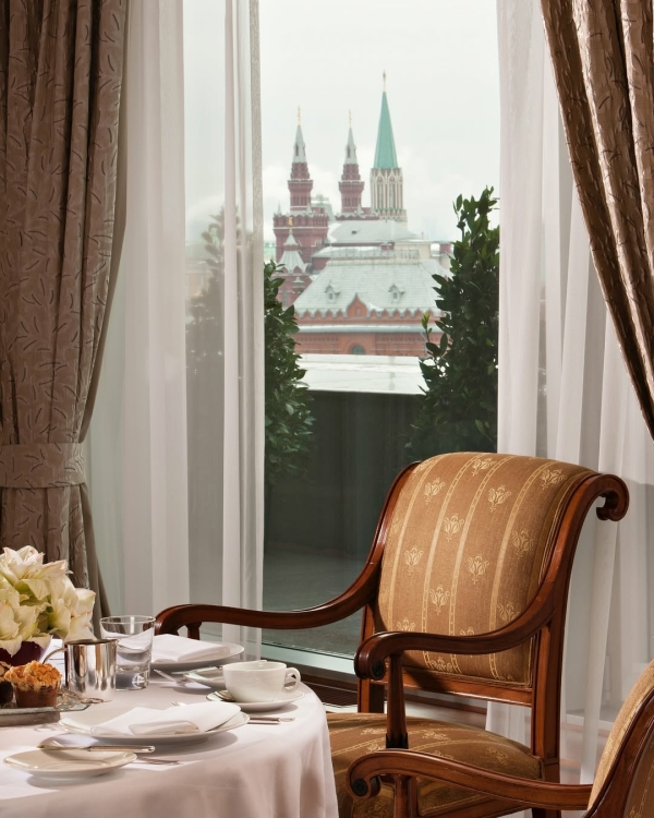 Люксы для камерных свадеб в отелях Москвы