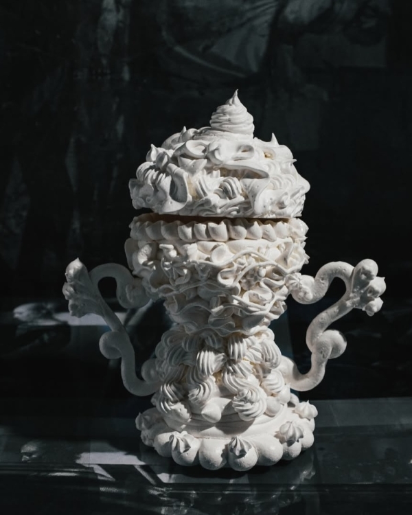 30+ идей декора свадебного торта–2026 в стиле