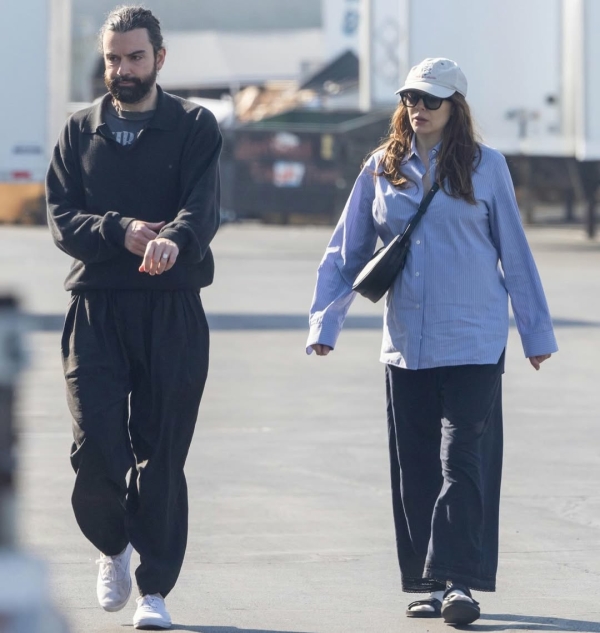 Звезда фильма «Вечность» Элизабет Олсен беременна