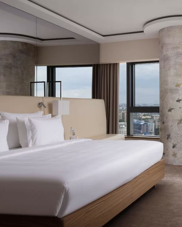 Люксы для камерных свадеб в отелях Москвы