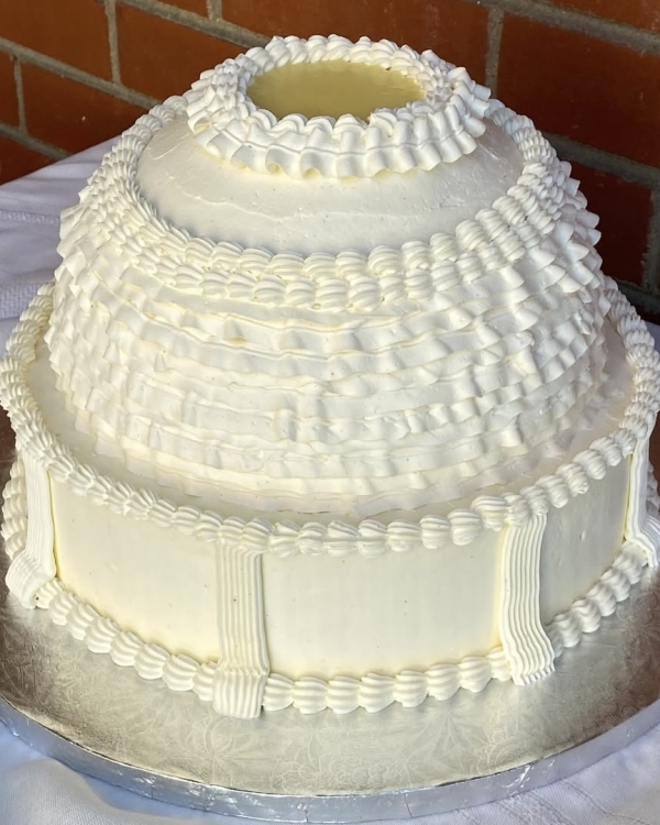 30+ идей декора свадебного торта–2026 в стиле