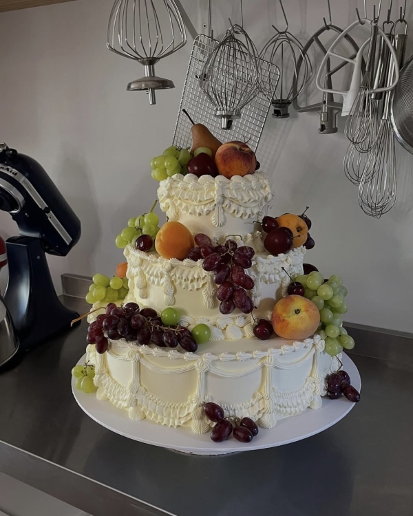 30+ идей декора свадебного торта–2026 в стиле