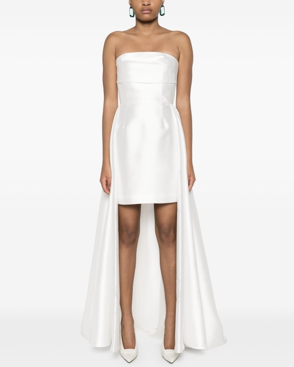 Более расслабленное, но такое же идеальное. Где