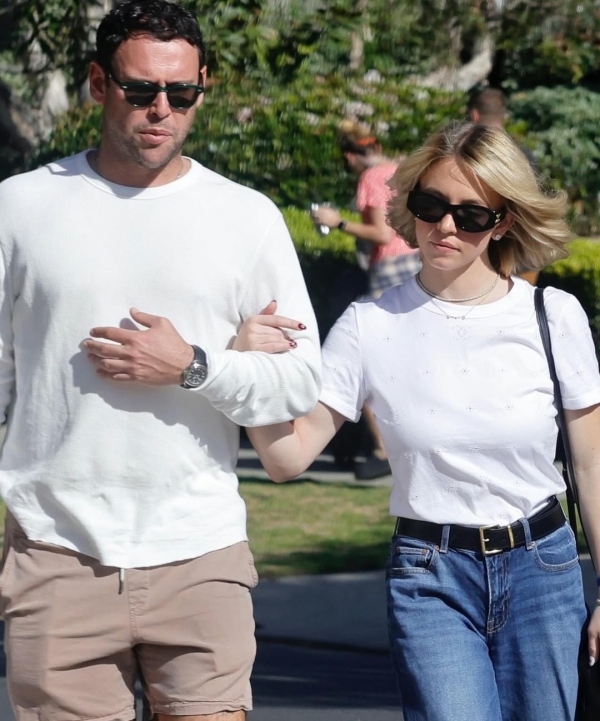 Сидни Суини выложила первую фотографию со своим