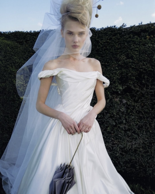 На смену романтизму в свадебной моде пришла