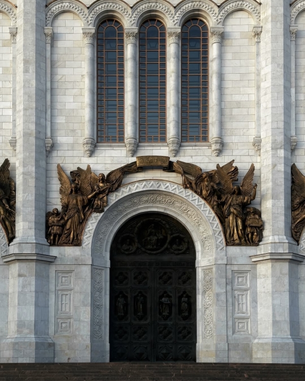 Самые красивые храмы Москвы, где можно освятить