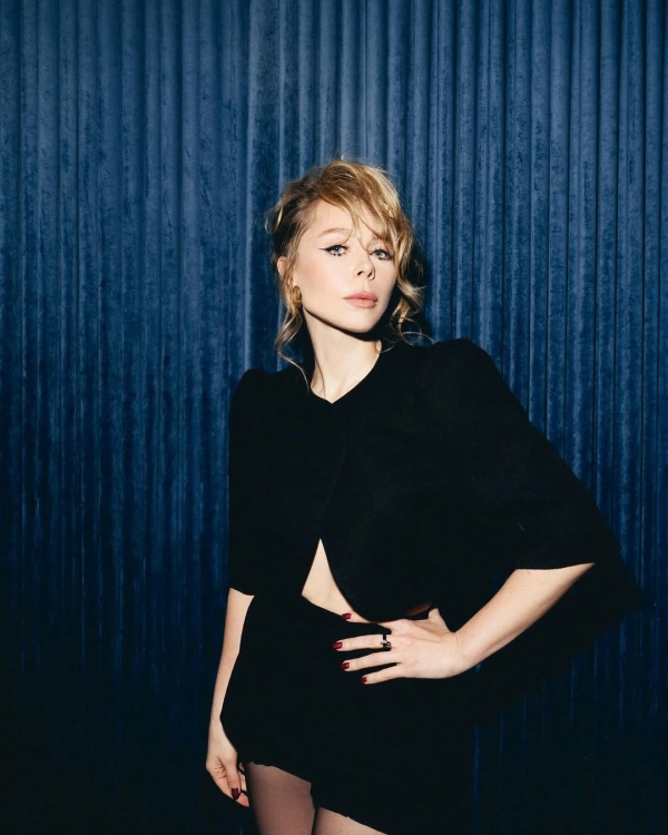 Как пригласить Анастасию Исаеву на свидание?