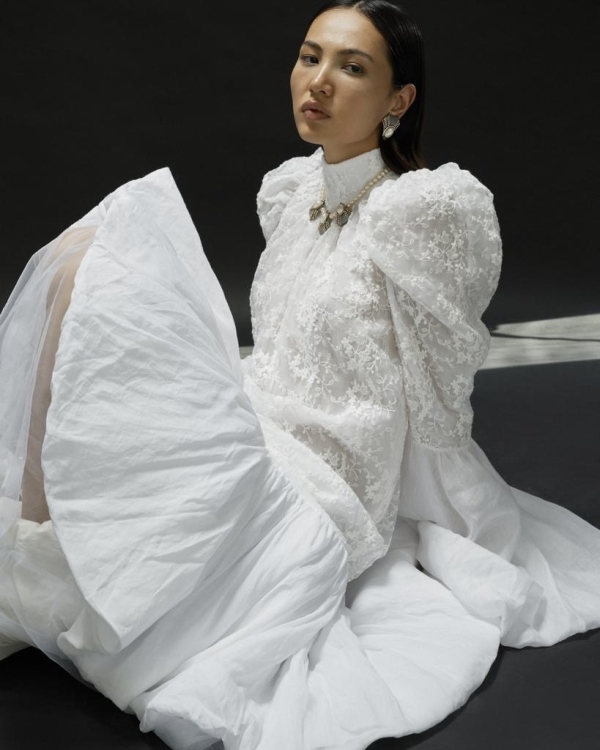 Кружевное свадебное платье — это модно. Нашли