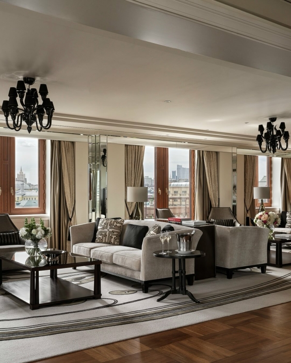 Люксы для камерных свадеб в отелях Москвы