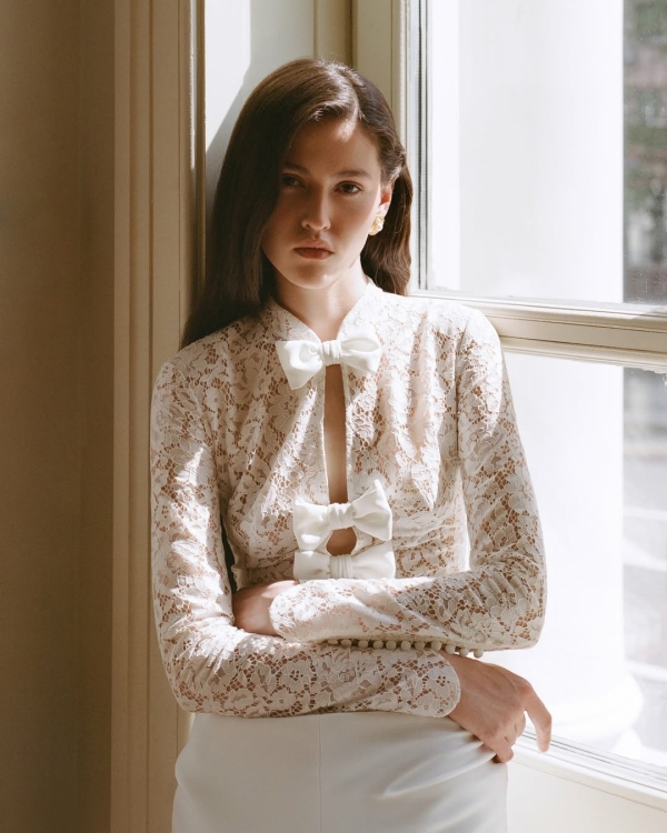 Кружевное свадебное платье — это модно. Нашли