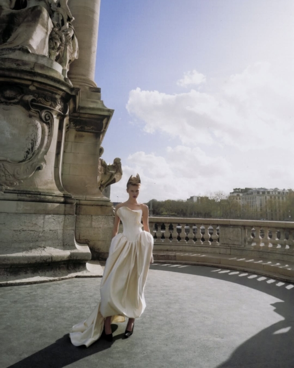 На смену романтизму в свадебной моде пришла