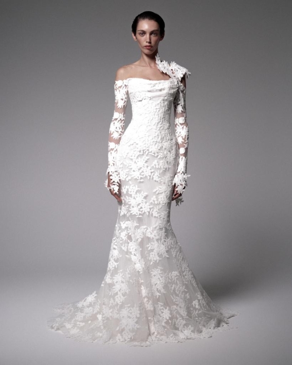 Кружевное свадебное платье — это модно. Нашли