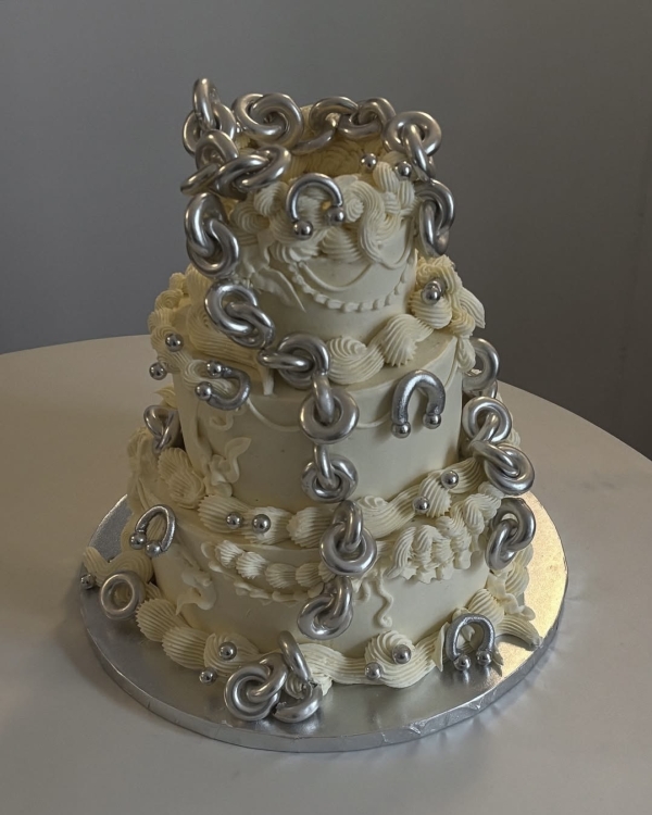 30+ идей декора свадебного торта–2026 в стиле