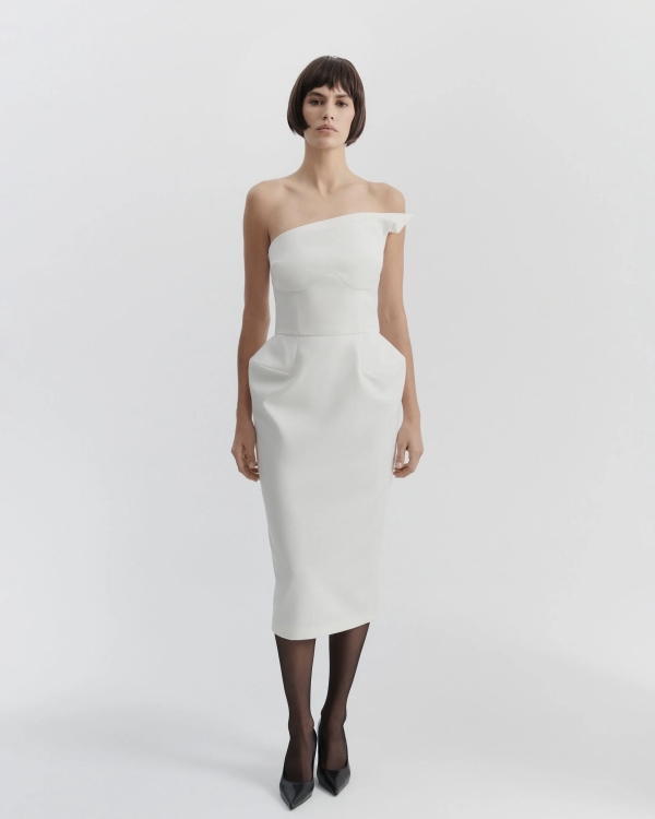 Более расслабленное, но такое же идеальное. Где