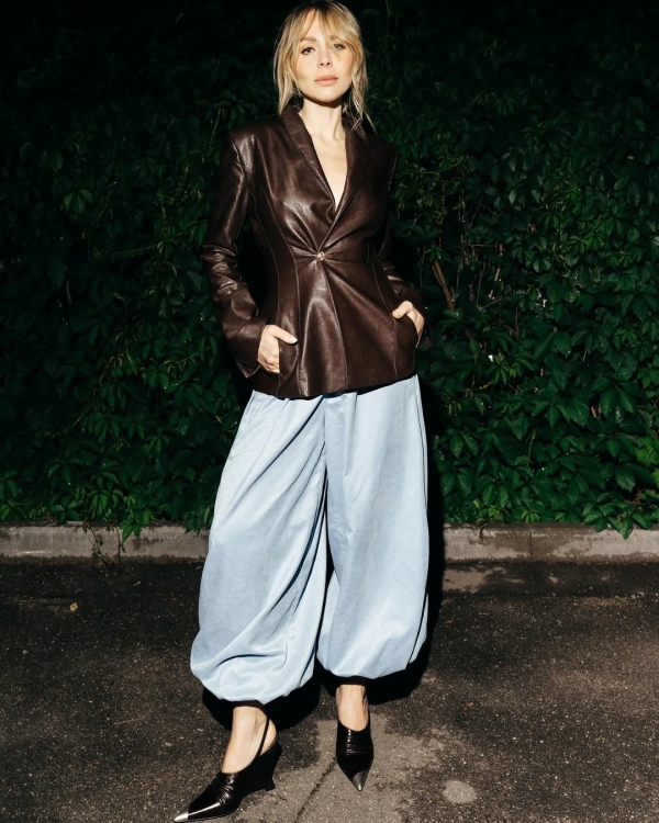 Как пригласить Анастасию Исаеву на свидание?