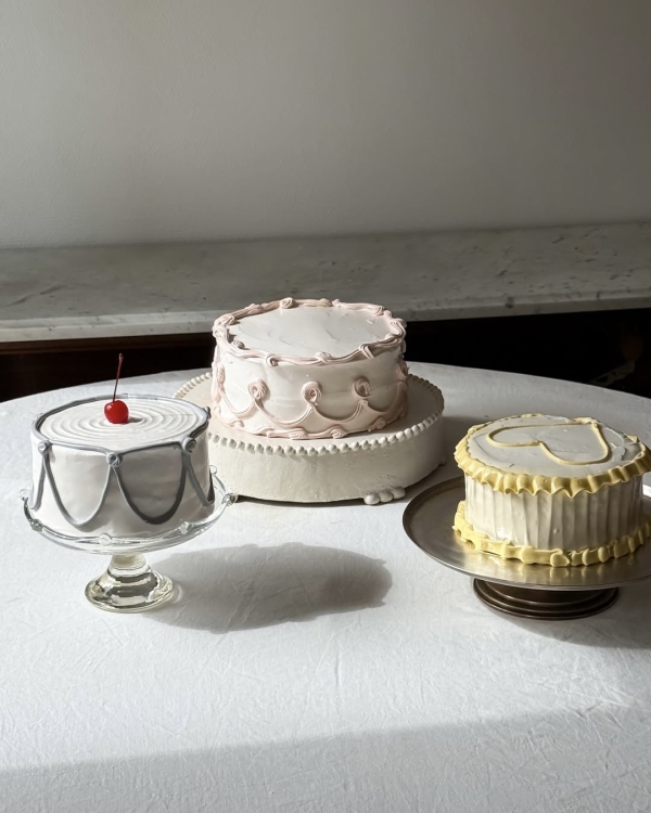 30+ идей декора свадебного торта–2026 в стиле