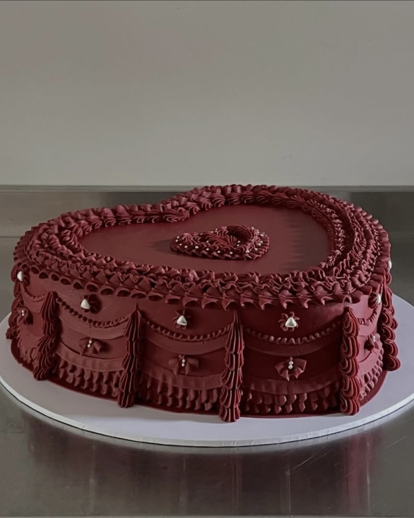 30+ идей декора свадебного торта–2026 в стиле