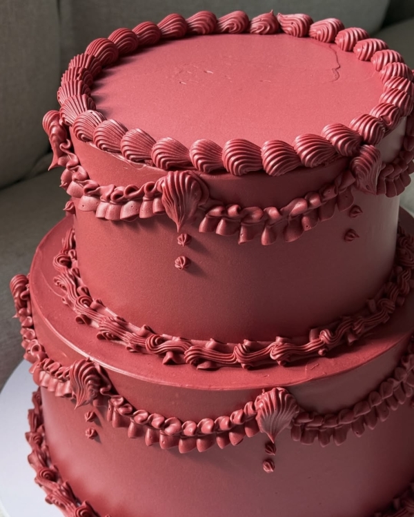 30+ идей декора свадебного торта–2026 в стиле