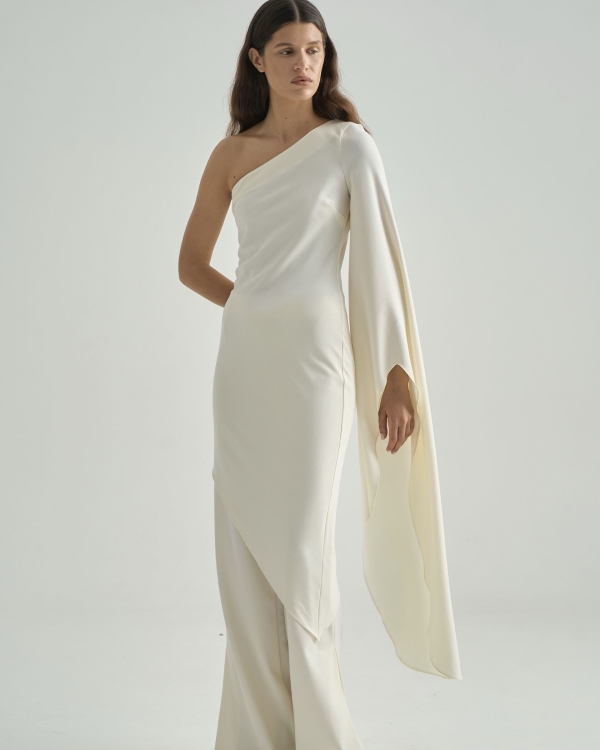 Более расслабленное, но такое же идеальное. Где