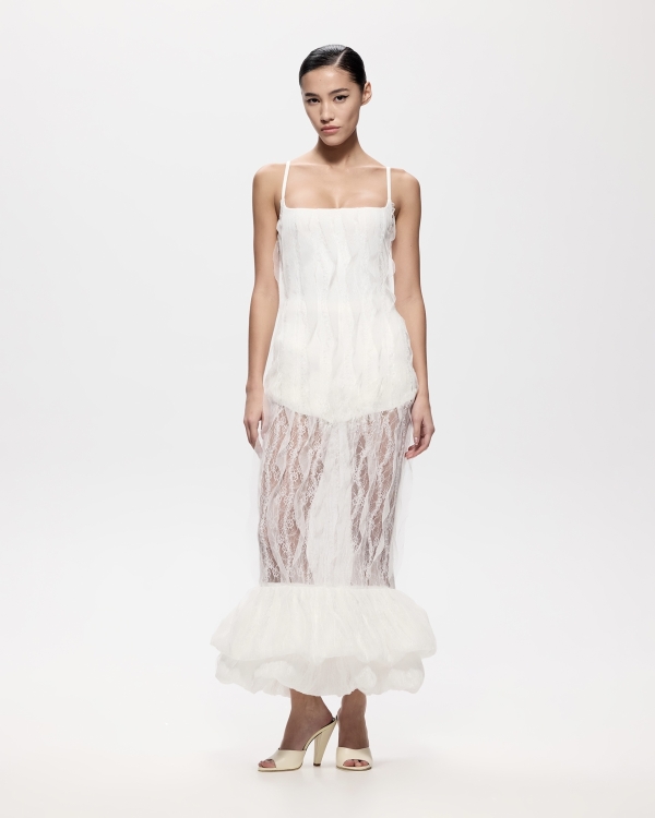 Кружевное свадебное платье — это модно. Нашли