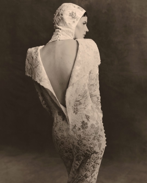 Кружевное свадебное платье — это модно. Нашли